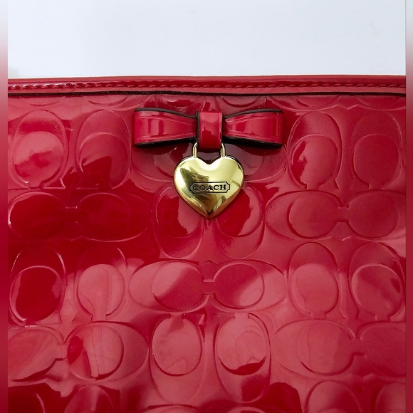 COACH PATENT LEATHER SIGNATURE WRISTLET - Picture 3 of 15
